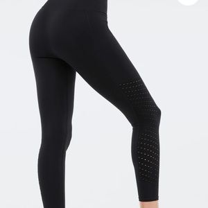 Sync High-Waisted Perforated 7/8 legging